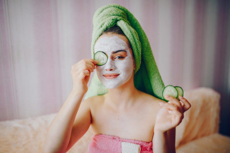 girl with face mask 1024x684 1